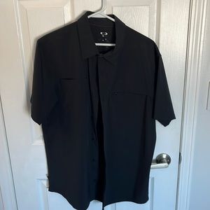 Oakley button down short sleeve shirt